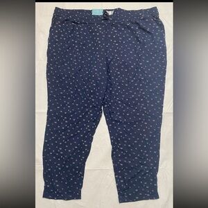 Old Navy women’s mid-rise pull on pants with White Pattern